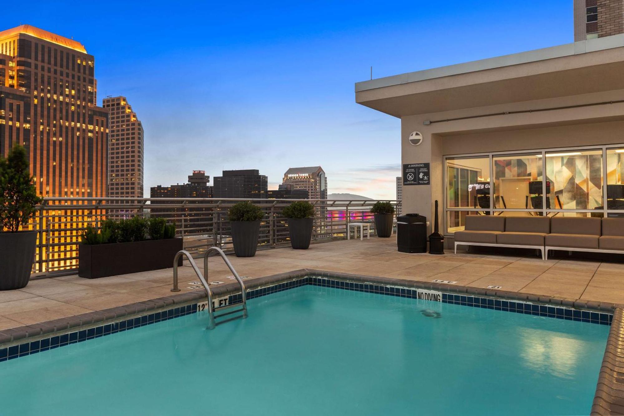 Hilton Garden Inn New Orleans French Quarter/Cbd Bagian luar foto